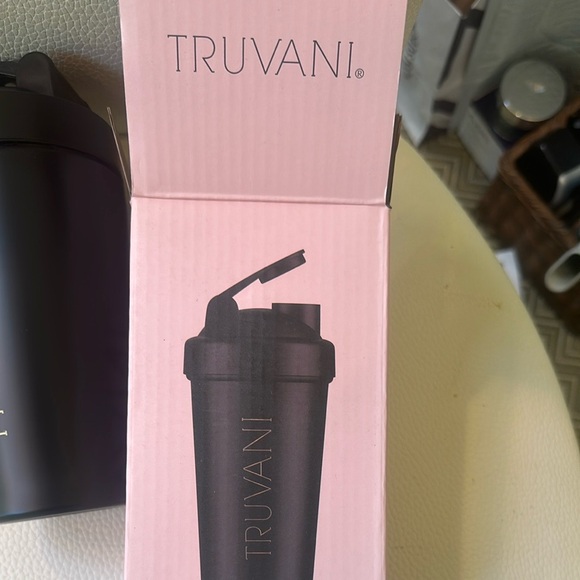 TRUVANI NWT Stainless Steel Shaker cup Pink or Black w / Measurements - Picture 6 of 10